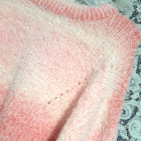 [Wild Fable] NWT soft fuzzy cropped sweater. - Picture 3 of 4